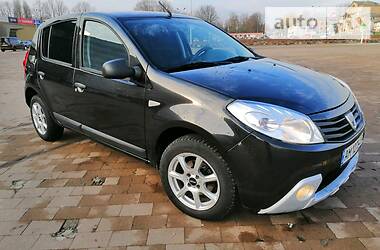 Хэтчбек Dacia Sandero 2010 в Житомире