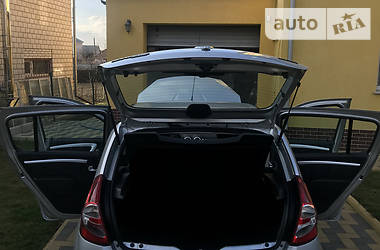 Хетчбек Dacia Sandero 2008 в 