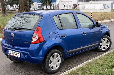 Хетчбек Dacia Sandero 2011 в 