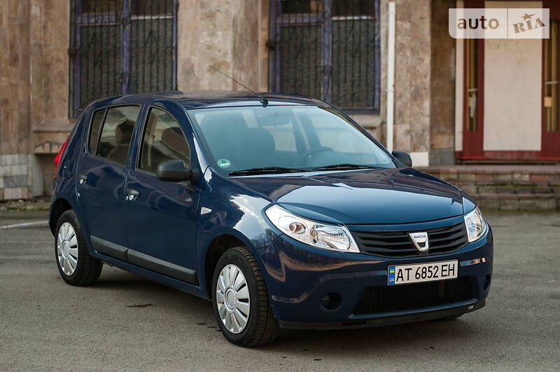 Хетчбек Dacia Sandero 2009 в 