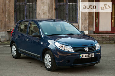Хетчбек Dacia Sandero 2009 в 