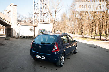 Хетчбек Dacia Sandero 2009 в 
