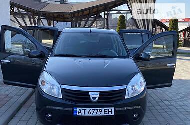 Хетчбек Dacia Sandero 2008 в 