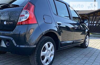 Хетчбек Dacia Sandero 2008 в 