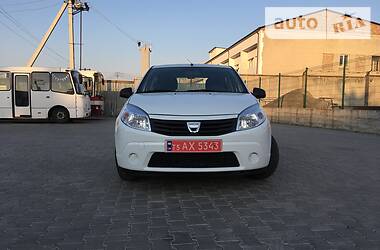 Хетчбек Dacia Sandero 2009 в 