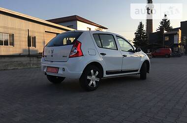 Хетчбек Dacia Sandero 2009 в 