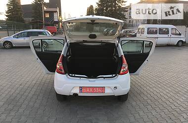 Хетчбек Dacia Sandero 2009 в 
