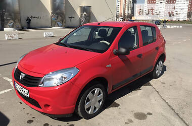 Хетчбек Dacia Sandero 2010 в 