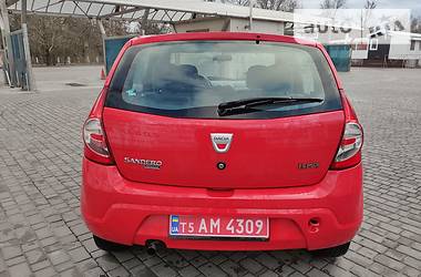 Хетчбек Dacia Sandero 2008 в 