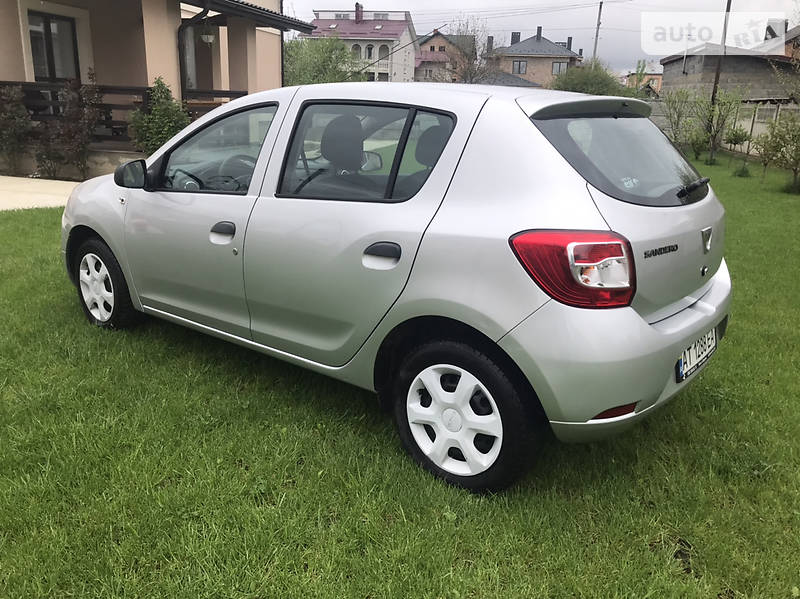 Хэтчбек Dacia Sandero 2016 в Ивано-Франковске