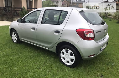 Хетчбек Dacia Sandero 2016 в 