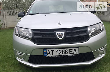 Хетчбек Dacia Sandero 2016 в 