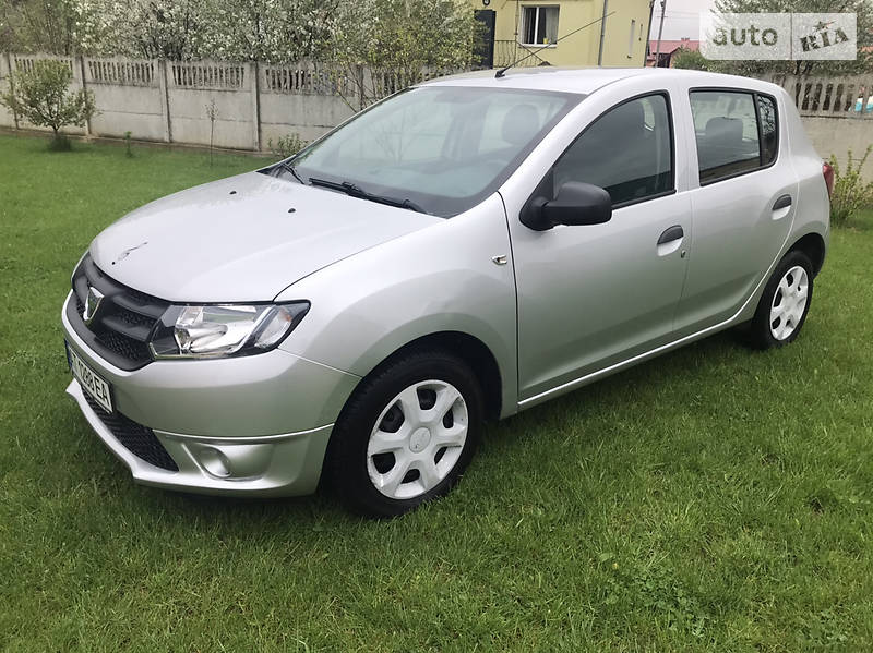 Хетчбек Dacia Sandero 2016 в 