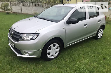 Хетчбек Dacia Sandero 2016 в 