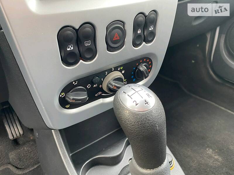 Хетчбек Dacia Sandero 2009 в Києві