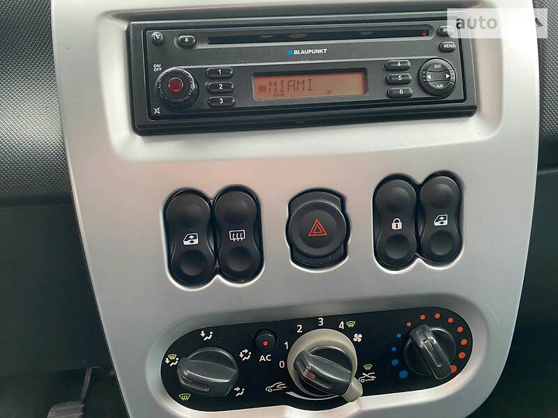 Хетчбек Dacia Sandero 2009 в Києві