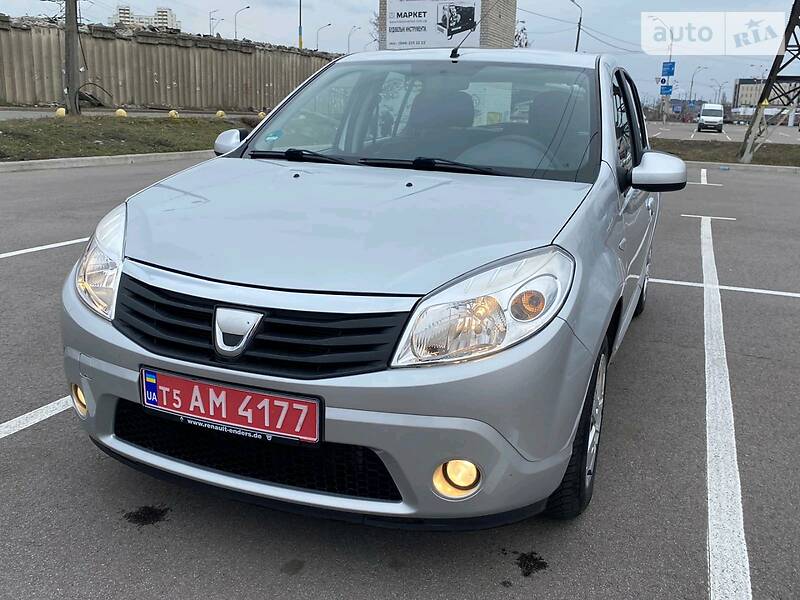 Хетчбек Dacia Sandero 2009 в Києві