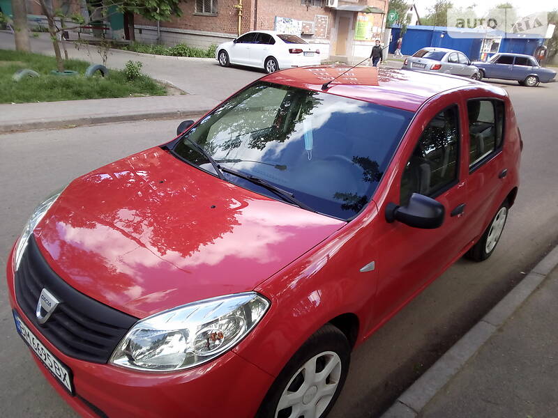 Хетчбек Dacia Sandero 2009 в 