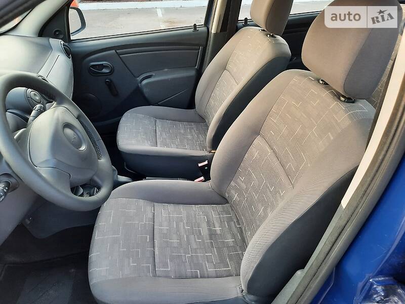 Хетчбек Dacia Sandero 2010 в Полтаві фото 28 Хетчбек Dacia Sandero 2010 в Полтаві
