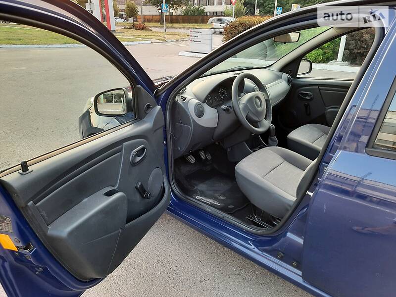 Хетчбек Dacia Sandero 2010 в Полтаві фото 29 Хетчбек Dacia Sandero 2010 в Полтаві