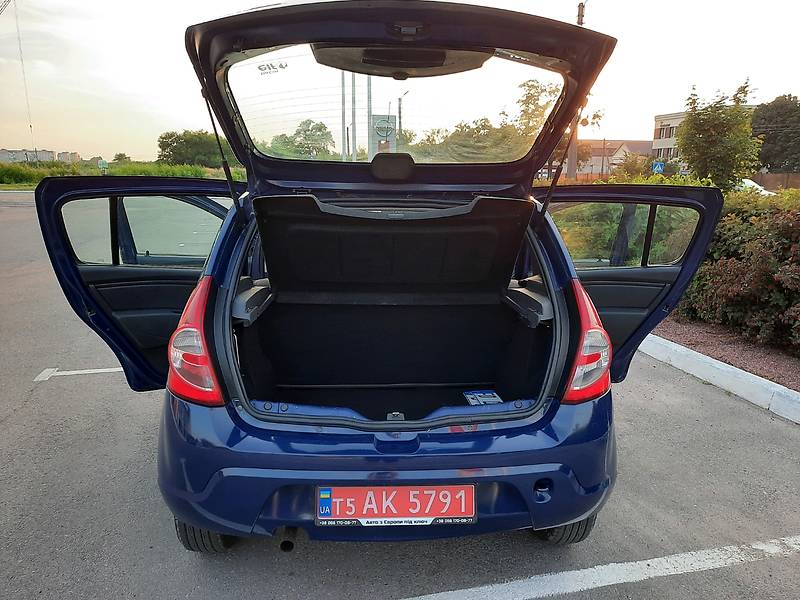 Хетчбек Dacia Sandero 2010 в Полтаві фото 47 Хетчбек Dacia Sandero 2010 в Полтаві