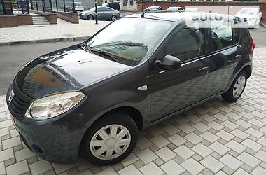 Хэтчбек Dacia Sandero 2010 в Полтаве