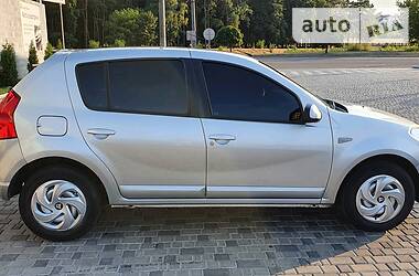 Хэтчбек Dacia Sandero 2009 в Кропивницком