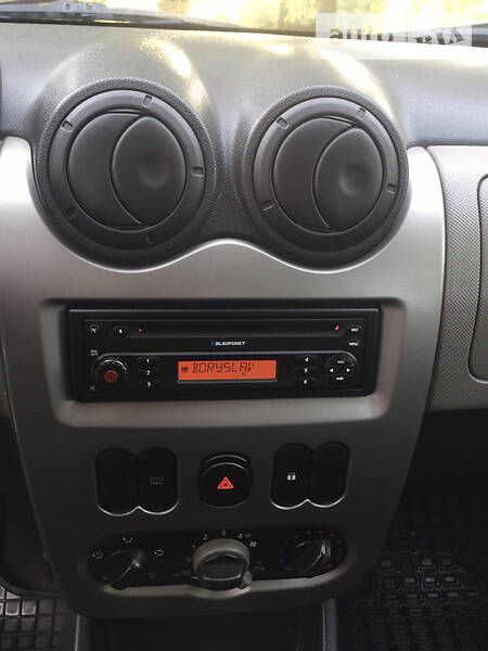 Хетчбек Dacia Sandero 2011 в Дрогобичі