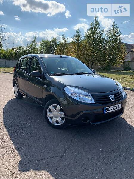 Хетчбек Dacia Sandero 2009 в Золочеві фото Хетчбек Dacia Sandero 2009 в Золочеві