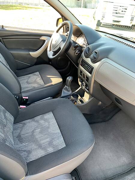 Хетчбек Dacia Sandero 2009 в Золочеві фото 7 Хетчбек Dacia Sandero 2009 в Золочеві