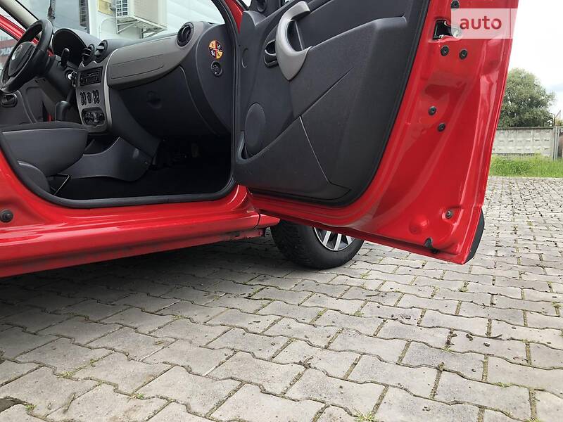 Хэтчбек Dacia Sandero 2009 в Дрогобыче