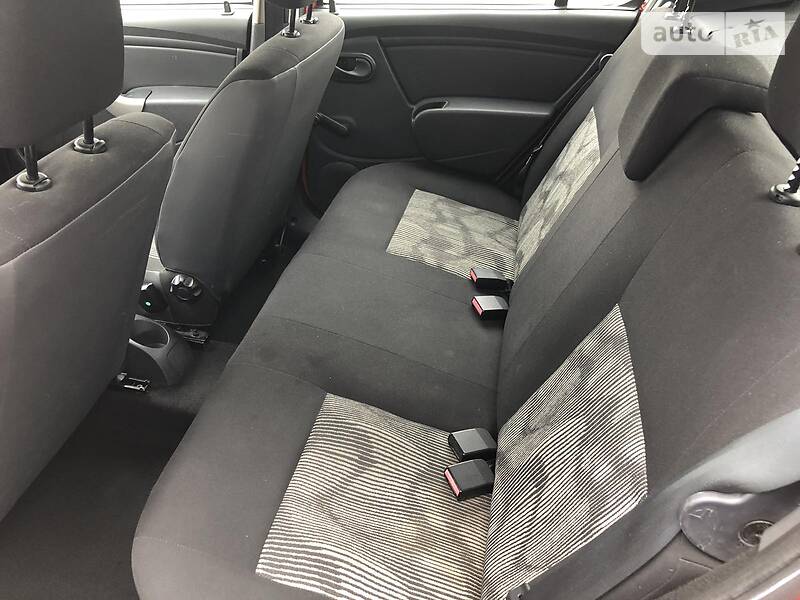 Хэтчбек Dacia Sandero 2009 в Дрогобыче