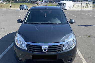 Хэтчбек Dacia Sandero 2008 в Львове