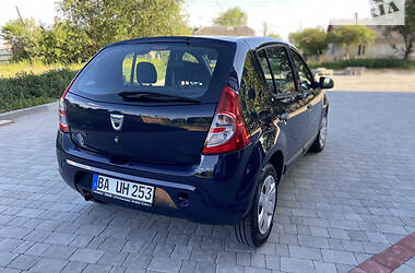 Хэтчбек Dacia Sandero 2012 в Дубно