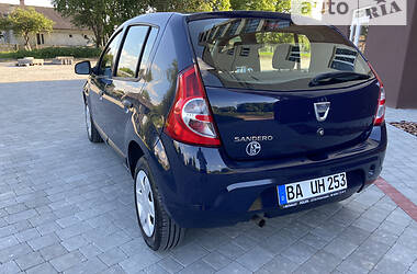 Хэтчбек Dacia Sandero 2012 в Дубно