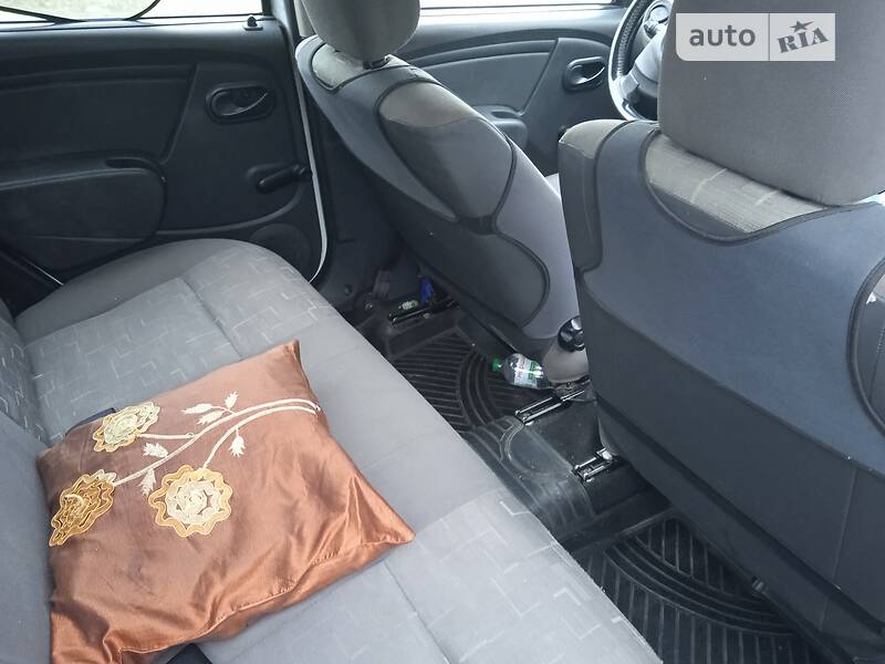 Хэтчбек Dacia Sandero 2012 в Изяславе