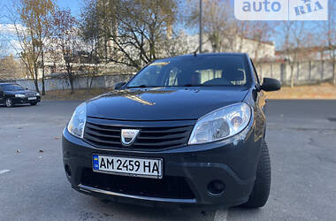 Хэтчбек Dacia Sandero 2009 в Житомире