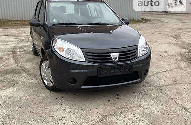 Хэтчбек Dacia Sandero 2008 в Ахтырке