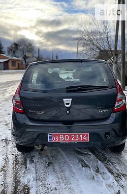 Хэтчбек Dacia Sandero 2009 в Ахтырке