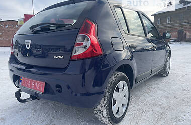 Хэтчбек Dacia Sandero 2009 в Бахмаче