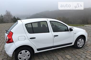 Хэтчбек Dacia Sandero 2009 в Житомире