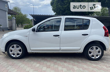 Хэтчбек Dacia Sandero 2008 в Шостке