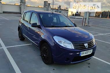 Хэтчбек Dacia Sandero 2009 в Киеве