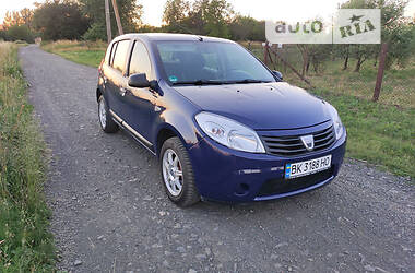 Хэтчбек Dacia Sandero 2009 в Луцке