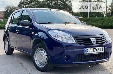 Хэтчбек Dacia Sandero 2009 в Умани