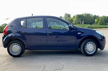 Хэтчбек Dacia Sandero 2009 в Умани