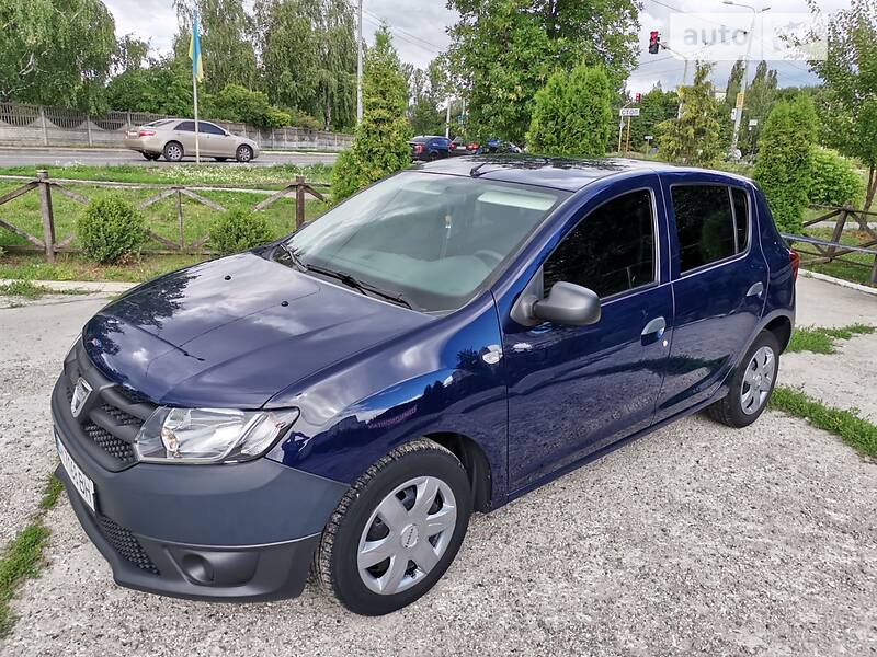 Хэтчбек Dacia Sandero 2015 в Сумах