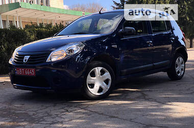 Хэтчбек Dacia Sandero 2010 в Умани