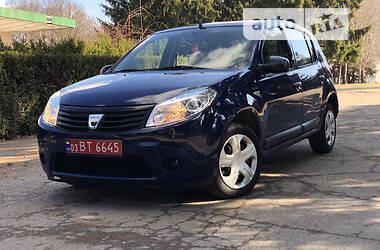 Хэтчбек Dacia Sandero 2010 в Умани