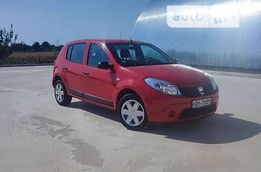 Хэтчбек Dacia Sandero 2008 в Луцке